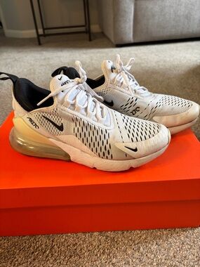 Nike White & Black Air Max 270 Lightweight Sneakers